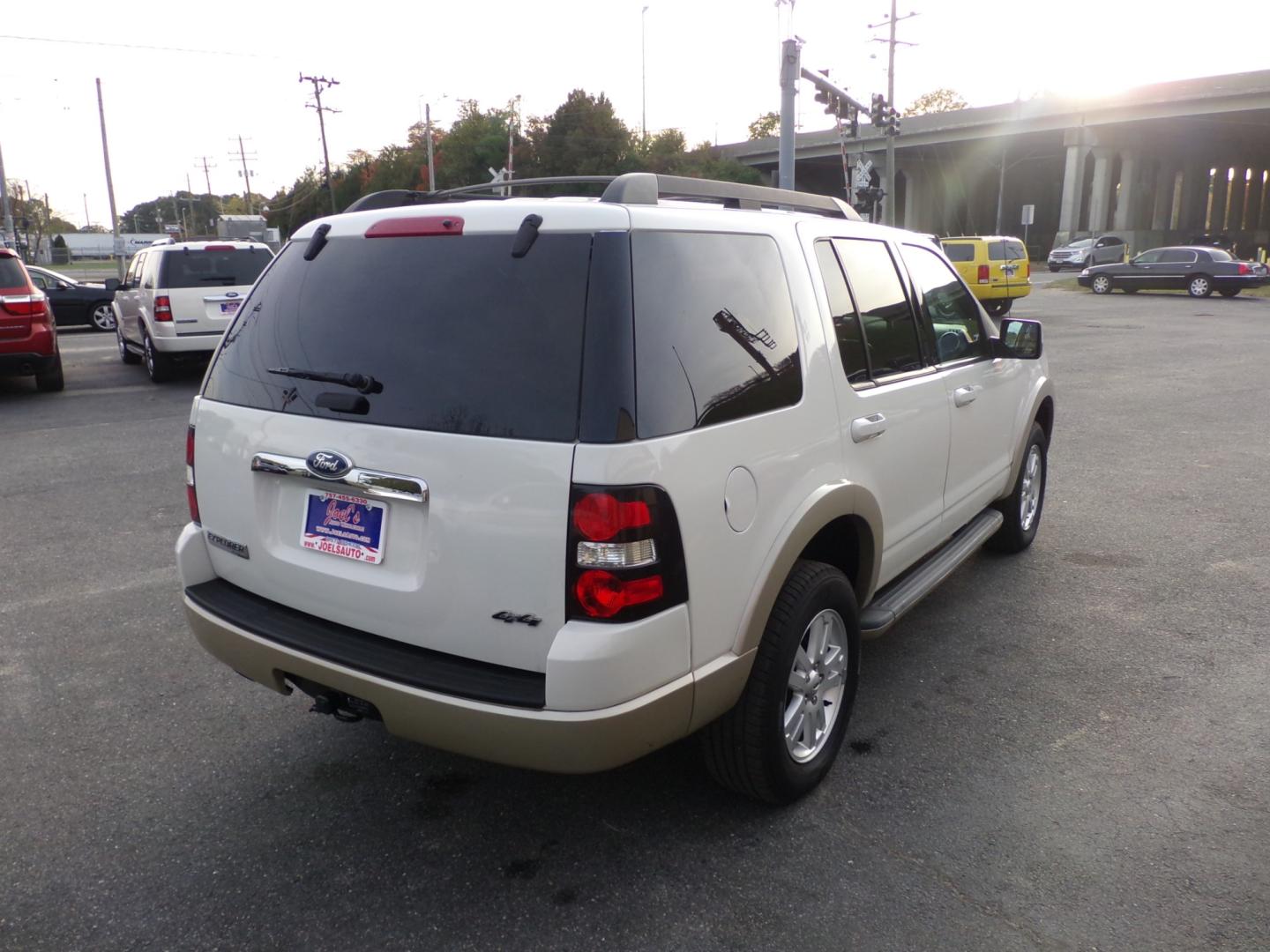 2010 white Ford Explorer Eddie Bauer 4.0L 4WD (1FMEU7EE6AU) with an 4.0L V6 SOHC 16V engine, 5-Speed Automatic transmission, located at 5700 Curlew Drive, Norfolk, VA, 23502, (757) 455-6330, 36.841885, -76.209412 - Photo#15